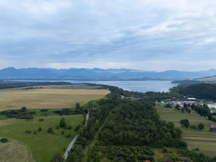 Príjazdová cesta k pozemkom