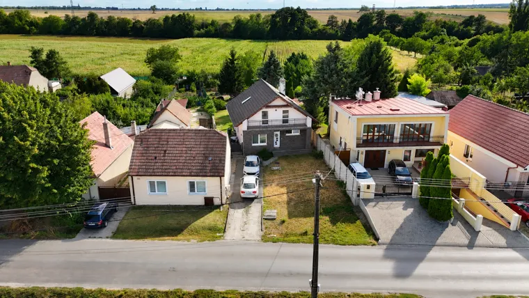 Dom z ulice, letecký pohľad